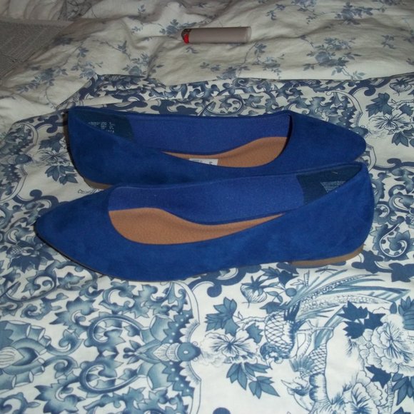 SHOES - Picture 2 of 4